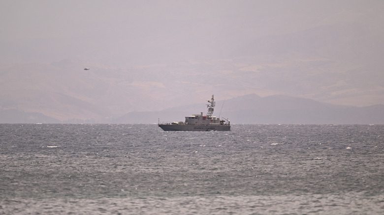 Vessel de garde côtière engagée dans une recherche