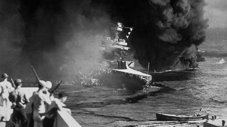 USS California en feu à Pearl Harbor