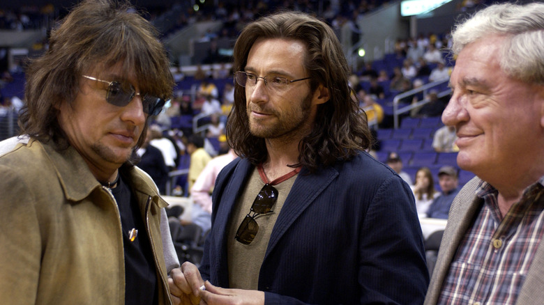 Hugh Jackman avec son père et Richie Sambora à un événement